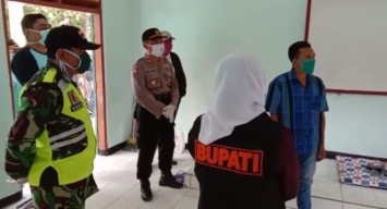 Protes Pelayanan Isolasi Corona di Bojonegoro, Warga ini Didatangi Aparat