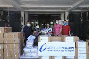 Sahabat Ketua Umum PDIP Megawati Berikan Bantuan 30 Ventilator dan 10 Ton Beras ke Wali Kota Risma