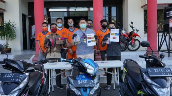 Lima Orang Komplotan Jambret Spesialis Tas Wanita di Surabaya Dibekuk