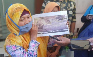 Hingga Diperiksa Polisi, Begini Perjuangan Istri Almarhum Salim Kancil Pertahankan Tanah Miliknya