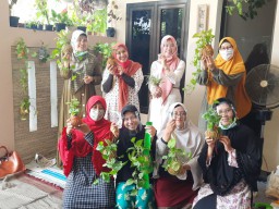 Sambut Hari Kemerdekaan RI, PPNS Kenalkan Teknik Pot Bola Tumbuh ke Masyarakat