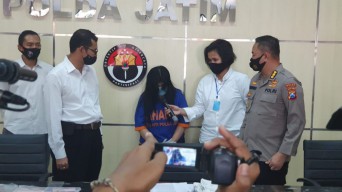 Mami Purel Arjuna Karaoke Ditangkap karena Sediakan Jasa Seks, Celana Dalam Pria Dan Wanita Diamankan