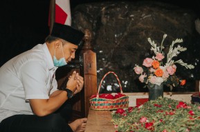 Eri Cahyadi dan Genggaman Erat di Pusara Bung Karno