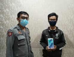 Curi HP untuk Hadiah Istri, Kurir di Gresik ini Diciduk Polisi
