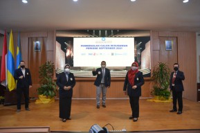 Pembekalan Wisudawan FEB Unair 2021, Sekretaris IKAFE Unair : Adaptasi VUCA Kunci Keberhasilan