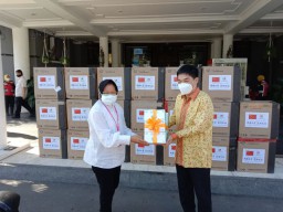 Pemkot Surabaya Terima Bantuan 40 Ribu Masker dari Pemerintah Guangzhou, China