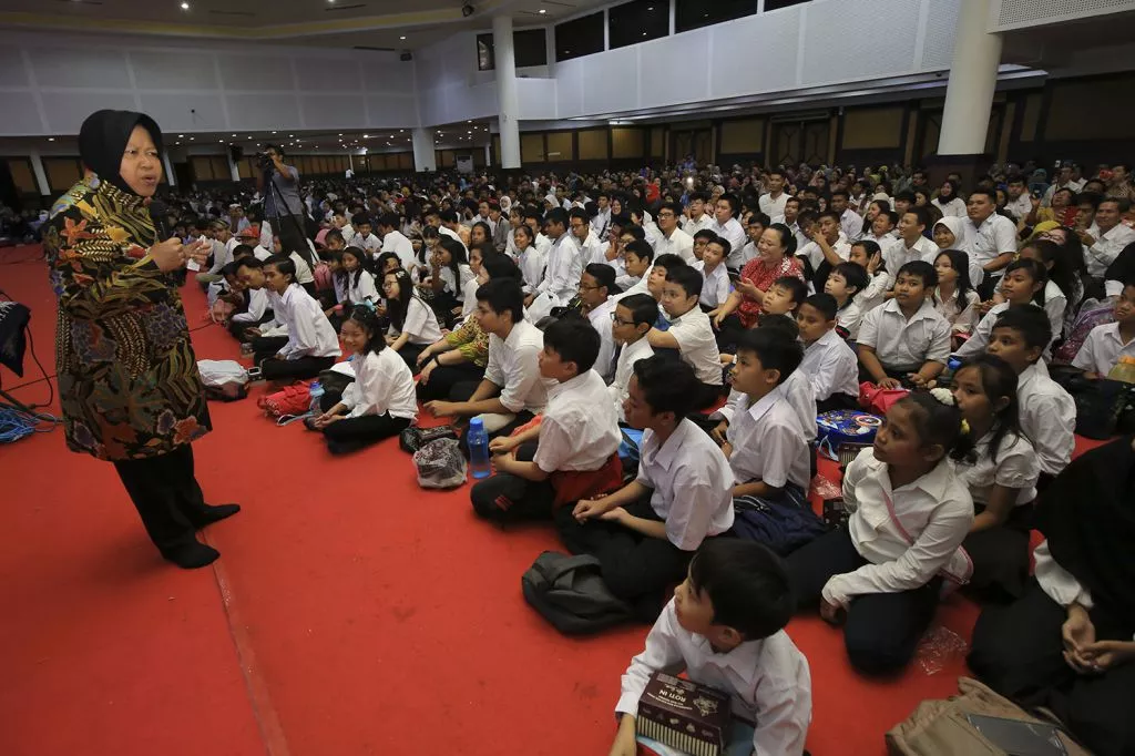 Begini Cara Wali Kota Risma Semangati Pelajar Kejar Paket
