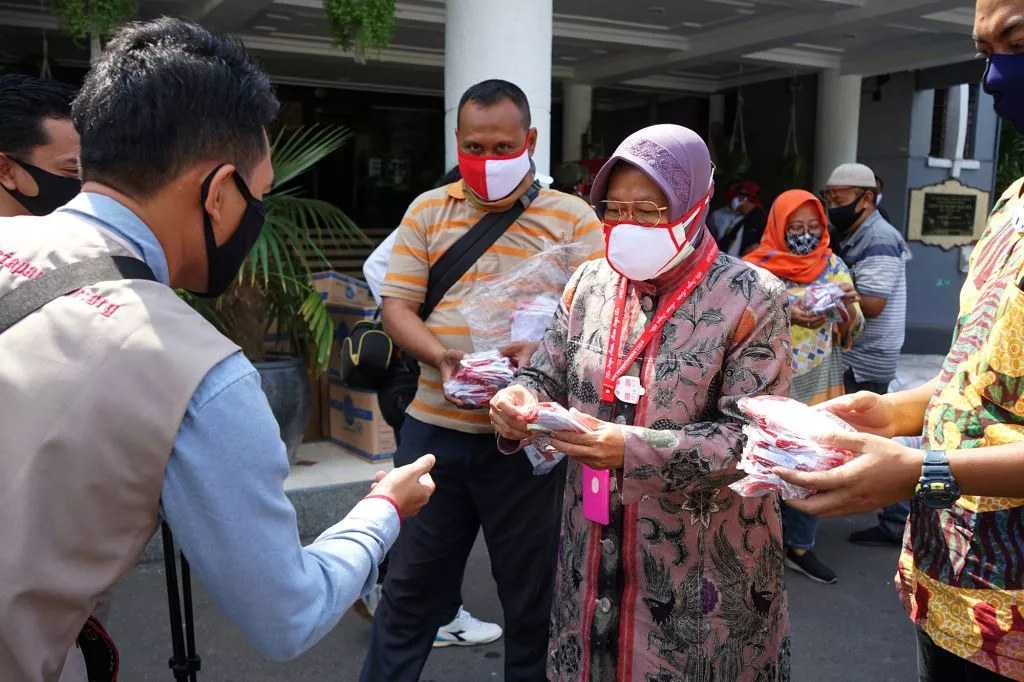 Ari Lasso Sumbang 10 Ribu Masker, Wali Kota Risma: Terima Kasih Masih Ingat Surabaya