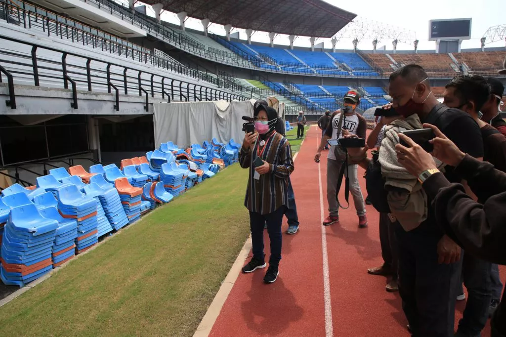 Tetap Bekerja di Tengah Pandemi Covid-19, Wali Kota Risma Pantau Pembangunan Akses Stadion GBT