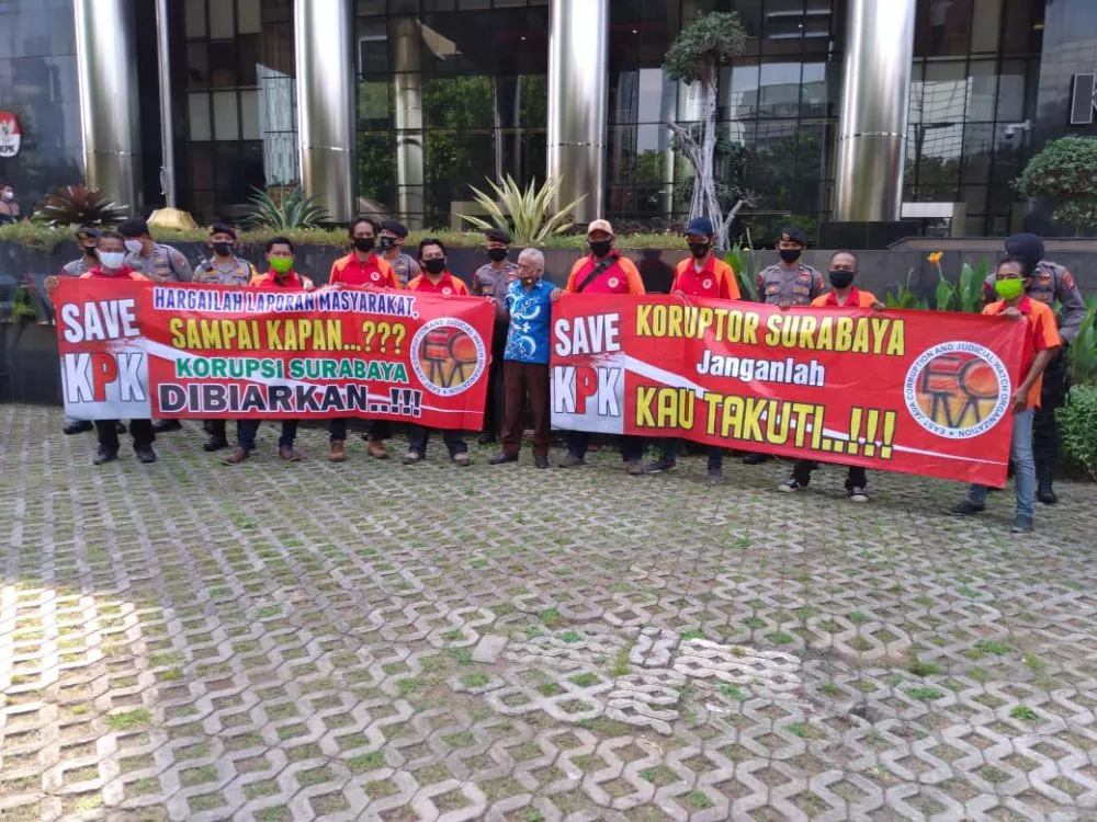 Gelar Aksi di Gedung KPK, ECJWO Minta Pengusutan 4 Kasus Korupsi Besar di Surabaya
