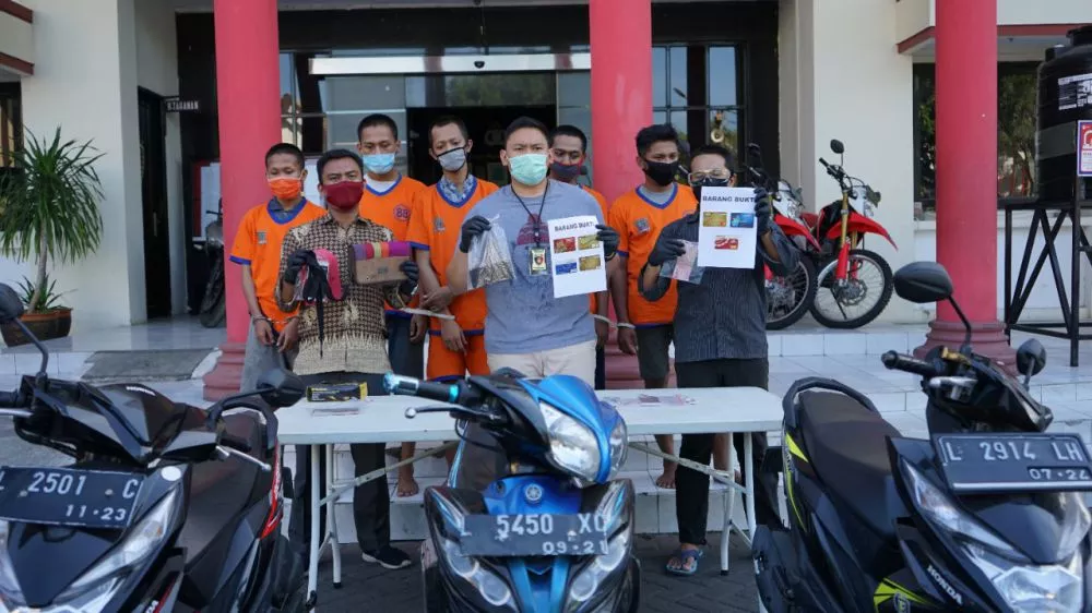 Lima Orang Komplotan Jambret Spesialis Tas Wanita di Surabaya Dibekuk