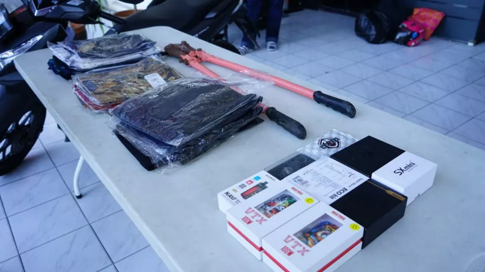 Barang bukti vapor dan alat untuk melakukan aksi pembobolan