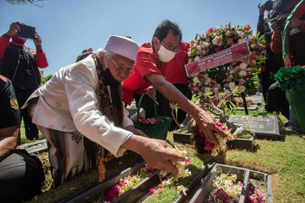 Peringati Hari Kemerdekaan dengan Ziarah Makam Pahlawan, PDIP Surabaya: Berikan yang Terbaik untuk Indonesia