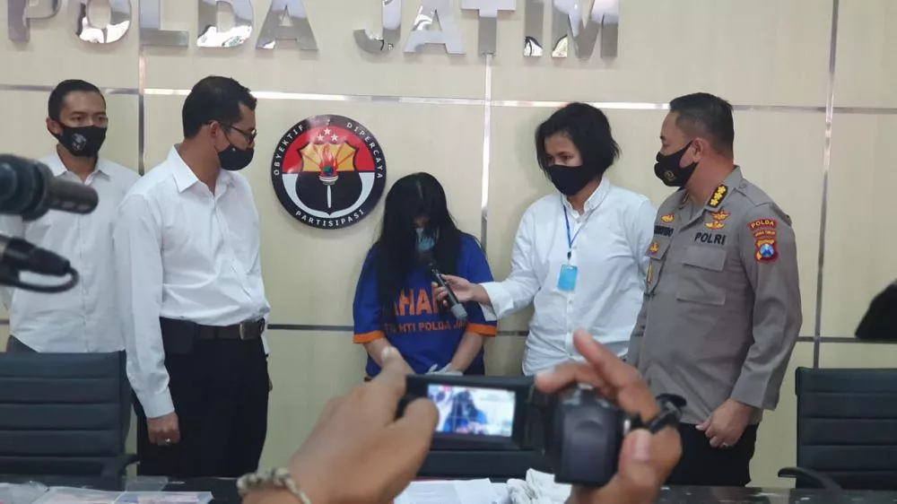 Mami Purel Arjuna Karaoke Ditangkap karena Sediakan Jasa Seks, Celana Dalam Pria Dan Wanita Diamankan