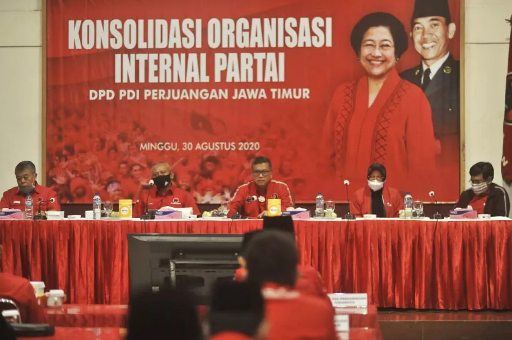 Sambut Rekom Cawali dan Cawawali, PDIP Surabaya Gelar Nobar di Kantor DPC