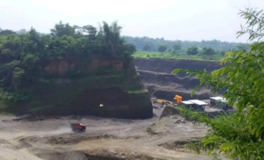 Galian Pasir Ilegal di Pasuruan Merusak Tanah Sedalam 100 Meter