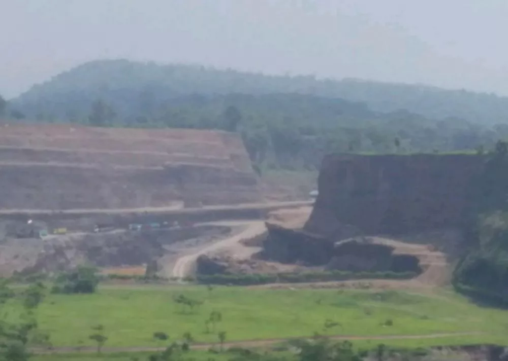 Lokasi bekas penambangan ilegal pasir dan batu atau galian C di Desa Bulusari, Kabupaten Pasuruan.