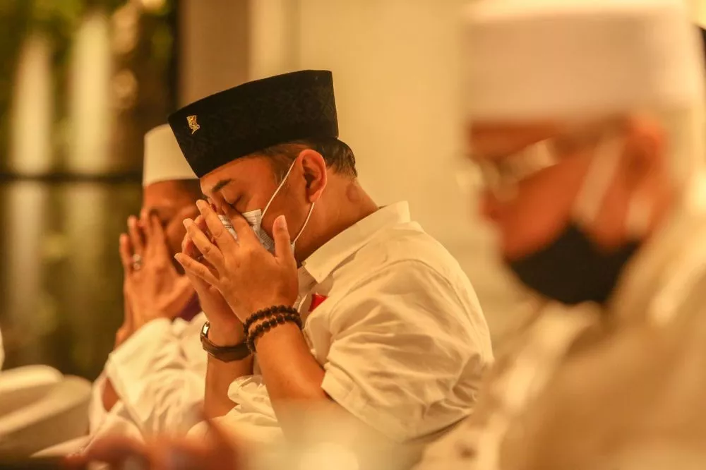 Didoakan 9 Kiai NU Jadi Penerus Risma, Eri Cahyadi Tak Kuasa Membendung Air Mata