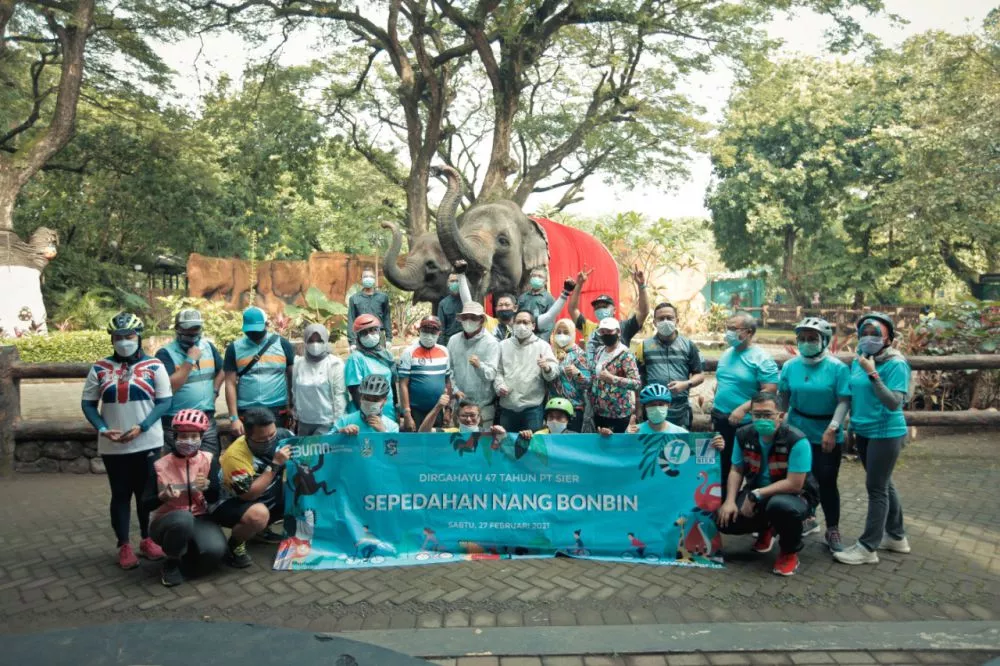 Peringati HUT, PT SIER Goes ke Bonbin dan Angkat Asuh Gajah Sumatra