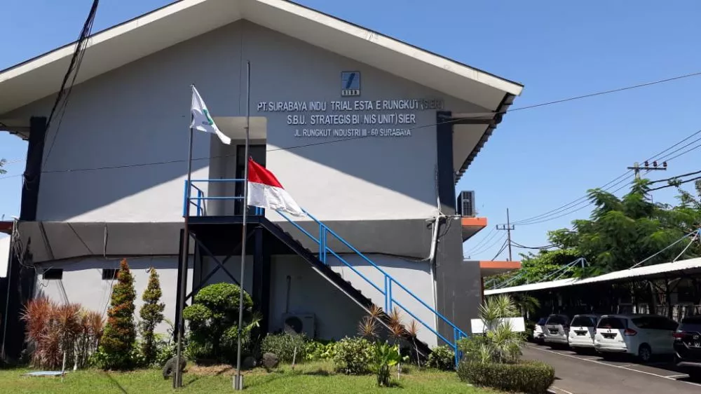 Ikut Berduka Tragedi KRI Nanggala 402, Kawasan Industri SIER Kibarkan Bendera Setengah Tiang