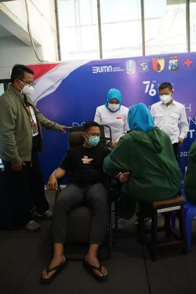 Ketua Kadin dan DPRD Surabaya Ikut Donor Konvalesen di SIER