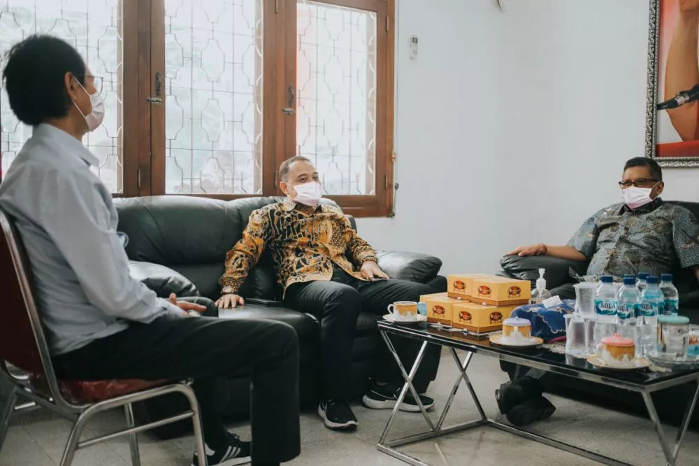 Sambangi Surabaya, Sekjen PDIP Diskusi Bareng Wali Kota Eri Cahyadi