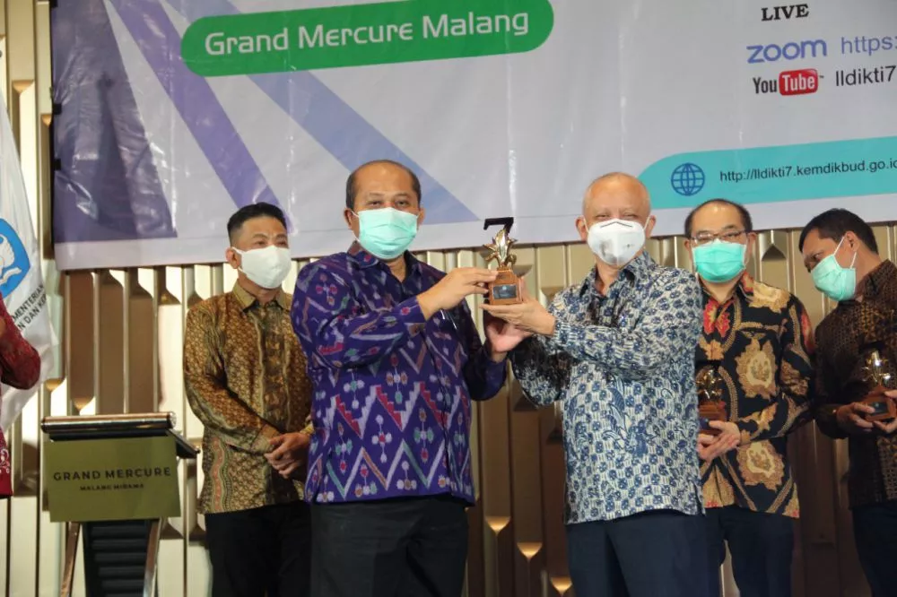 UK Petra Surabaya Pertahankan Gelar Anugerah Kampus Unggulan 2021