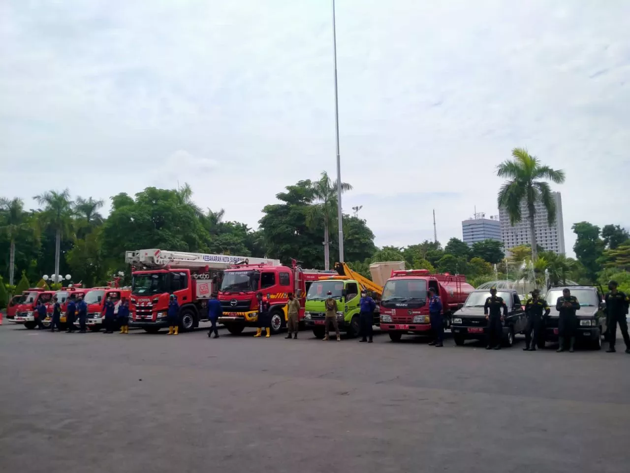 Pemkot Surabaya Kirim Bantuan Logistik dan Kendaraan ke Lokasi Bencana Semeru