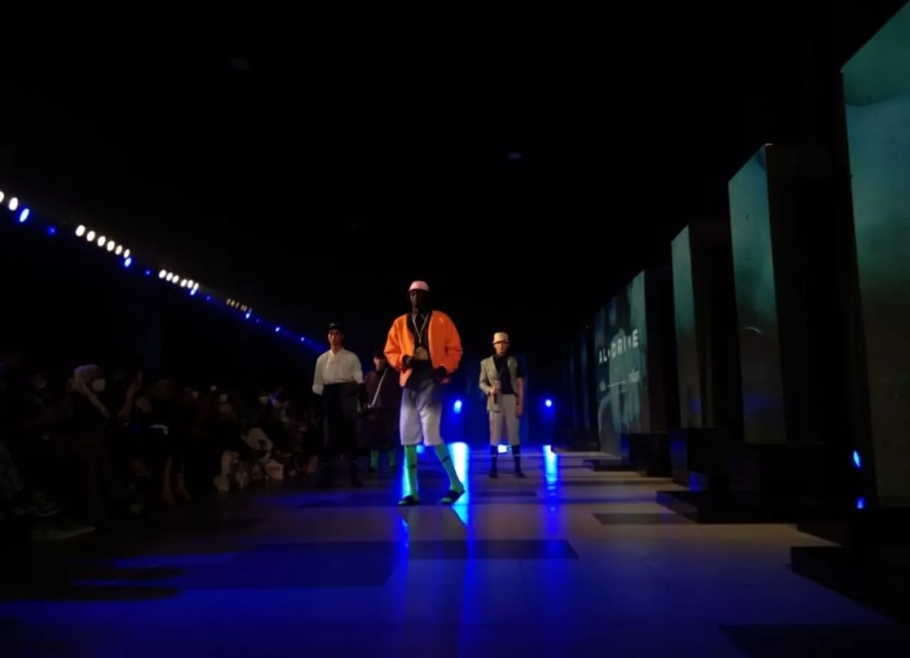 Surabaya Fashion Parade 2021 Tampilkan Karya 6 Desainer Asal Singapura