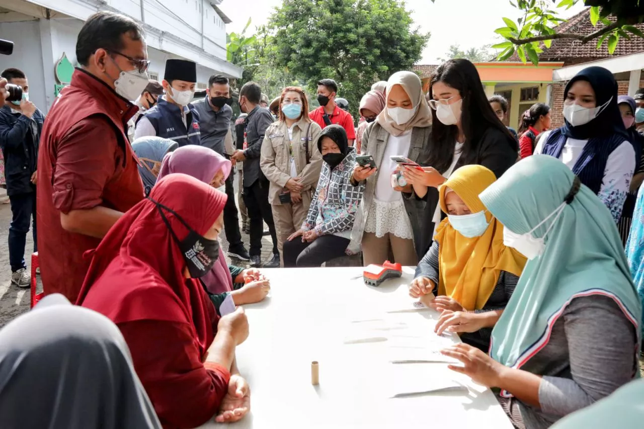 Mensos Risma Instruksikan Bantuan Sembako Bisa Dicairkan dalam Bentuk Uang Tunai