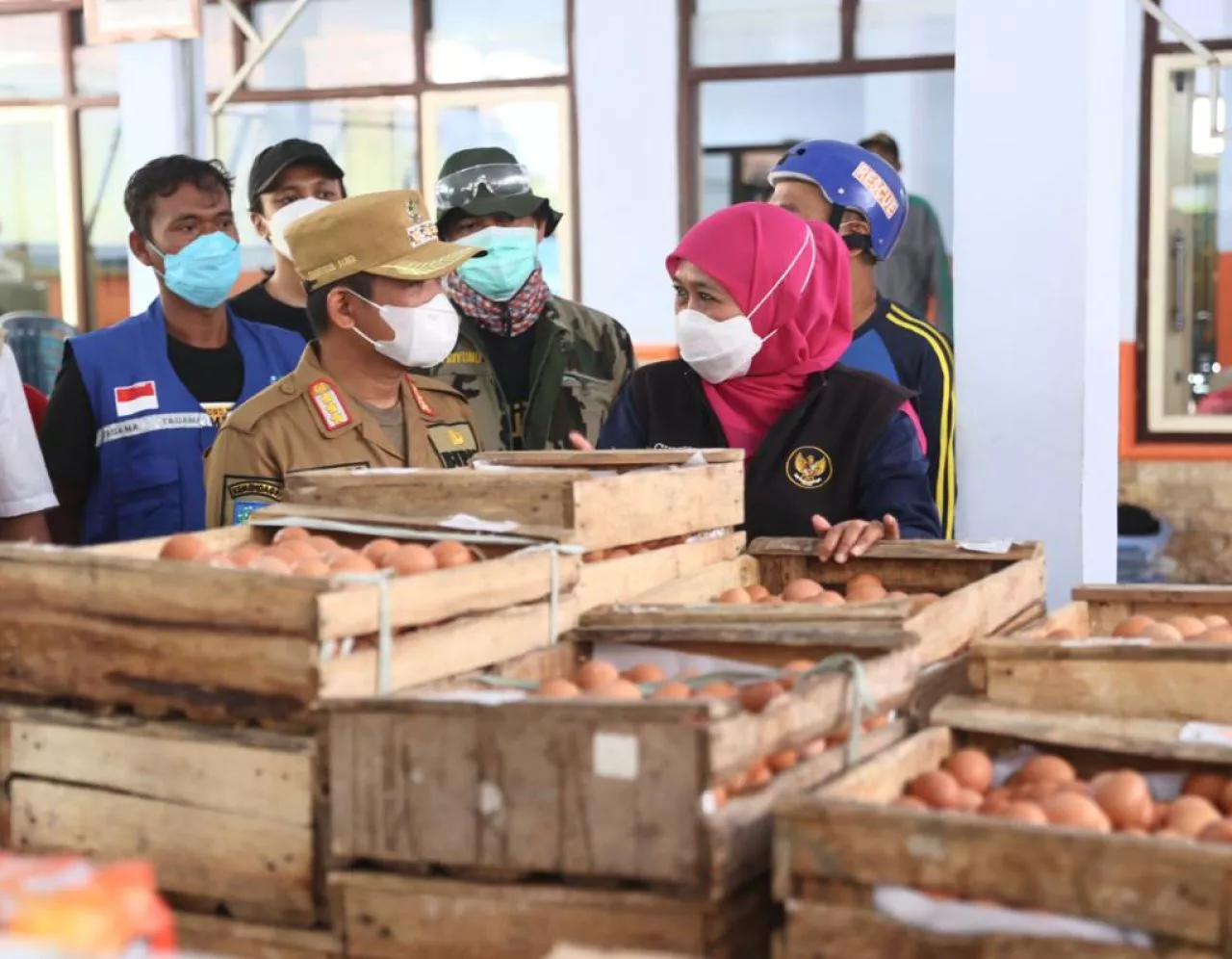 Gubernur Khofifah Pastikan Kebutuhan Permakanan Pengungsi Erupsi Semeru Aman