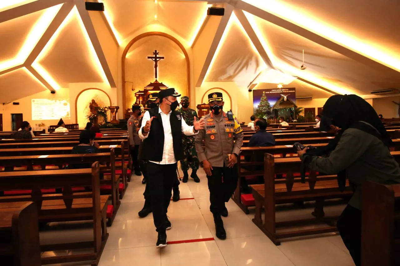 Cek Keamanan Jelang Perayaan Natal, Wali Kota Eri Cahyadi Keliling Gereja