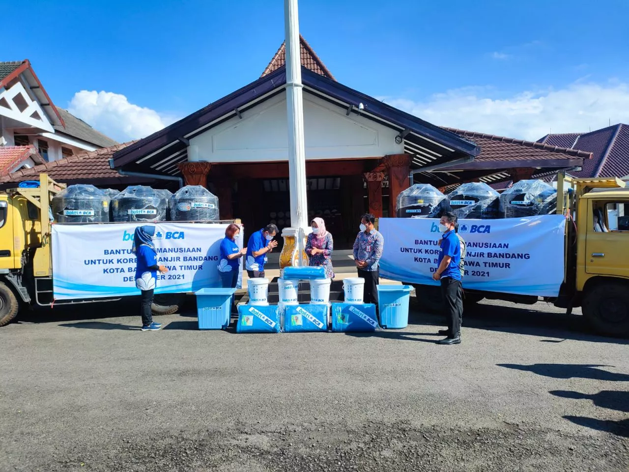 BCA Beri Sumbangan Korban Banjir Bandang di Batu, Dewanti Rumpoko: Terima Kasih