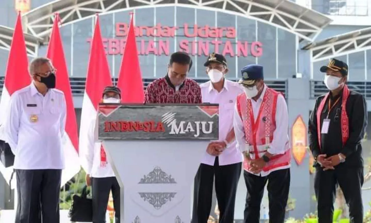 Gantikan Bandara Susilo, Presiden Jokowi Resmikan Bandara Tebelian Sintang