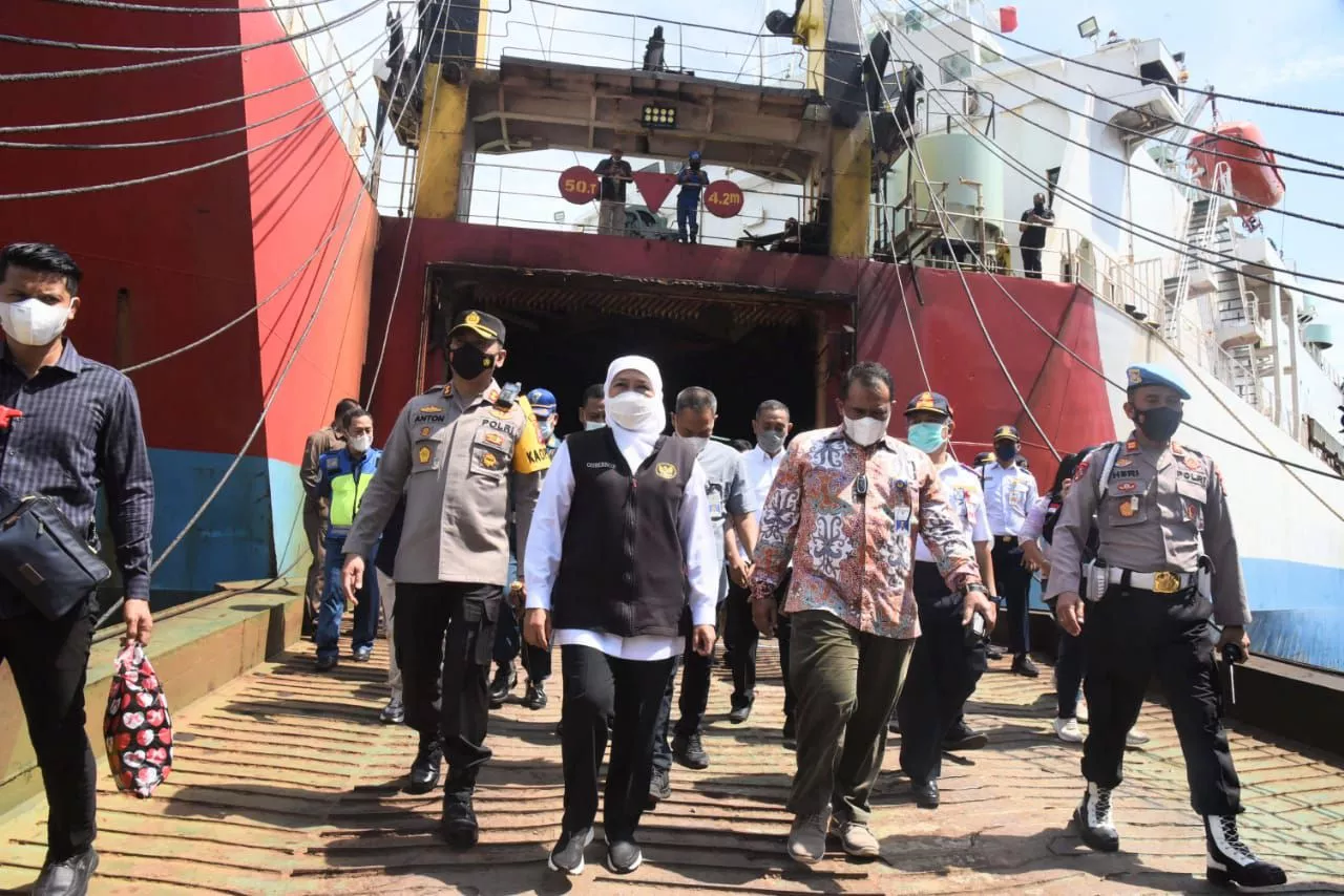 Cek Kesiapan Jelang Nataru, Gubernur Khofifah Tinjau Pelabuhan Tanjung Perak
