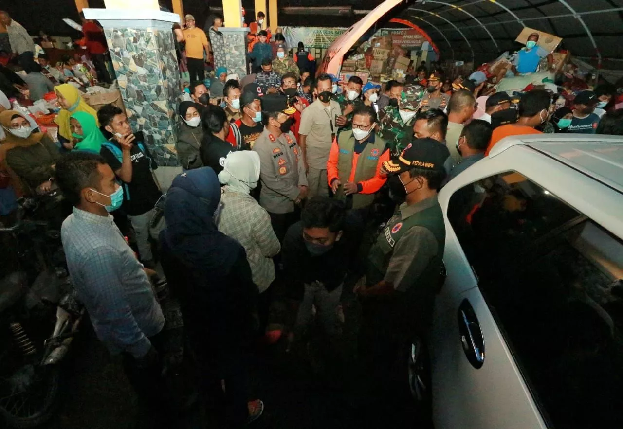 Bantu Korban Erupsi Semeru, Polda Jatim Kerahkan Tim dan Helikopter