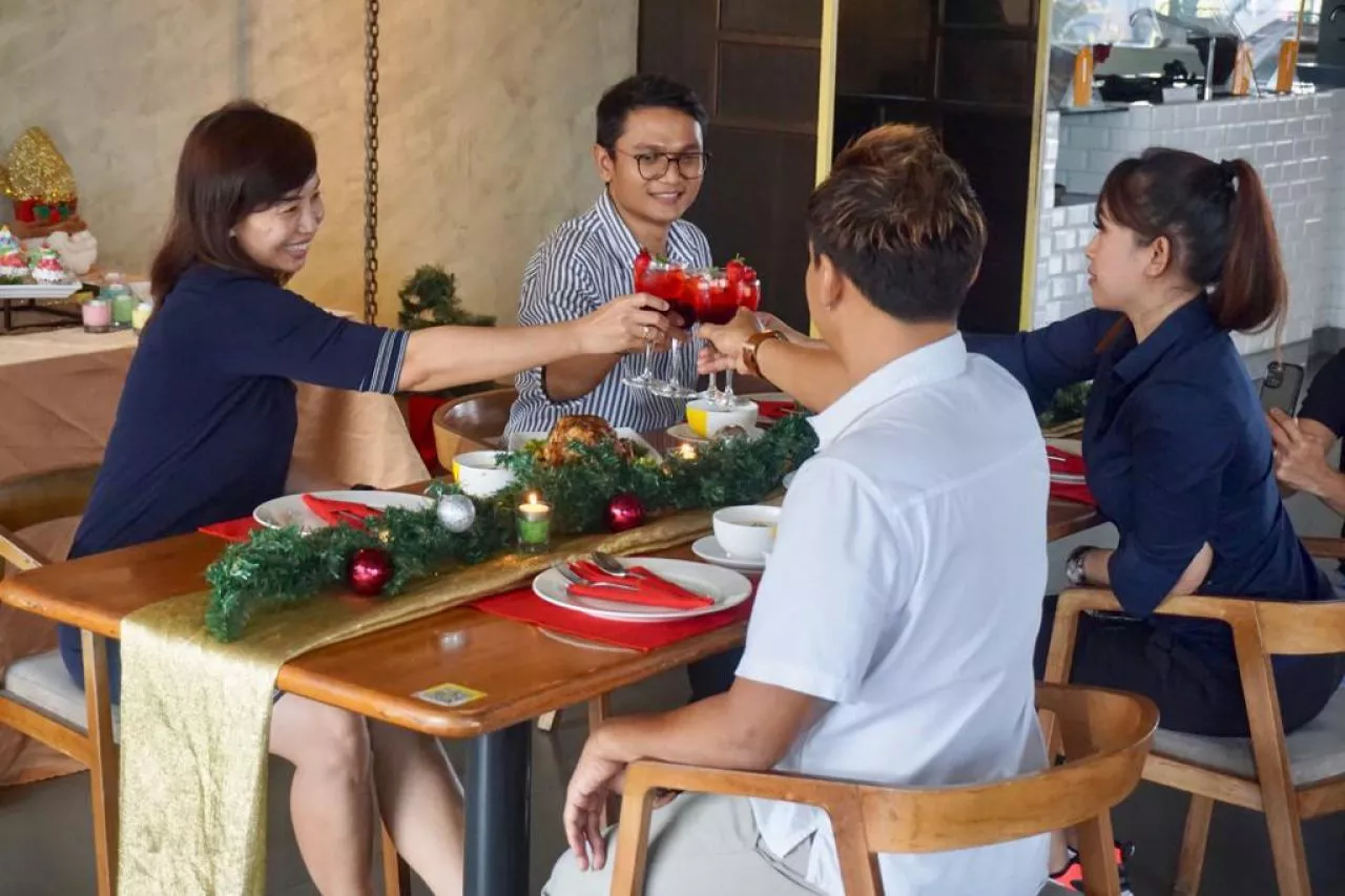 Mau Makan Malam saat Natal Plus Dapat Hadiah? Simak Tawaran dari Hotel Ini