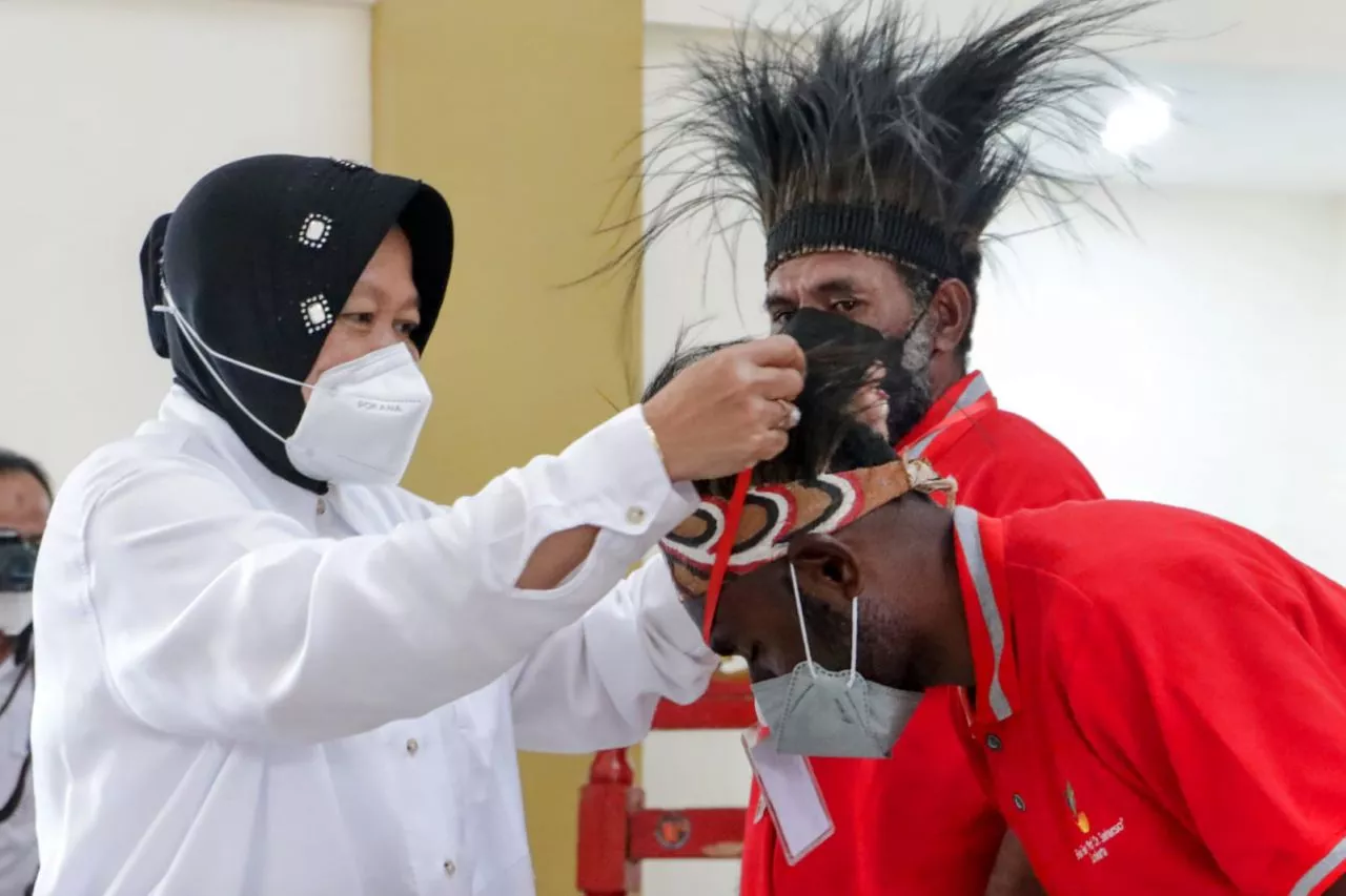 Mensos Risma Beri Pelatihan Kewirausahaan pada Pemuda Papua