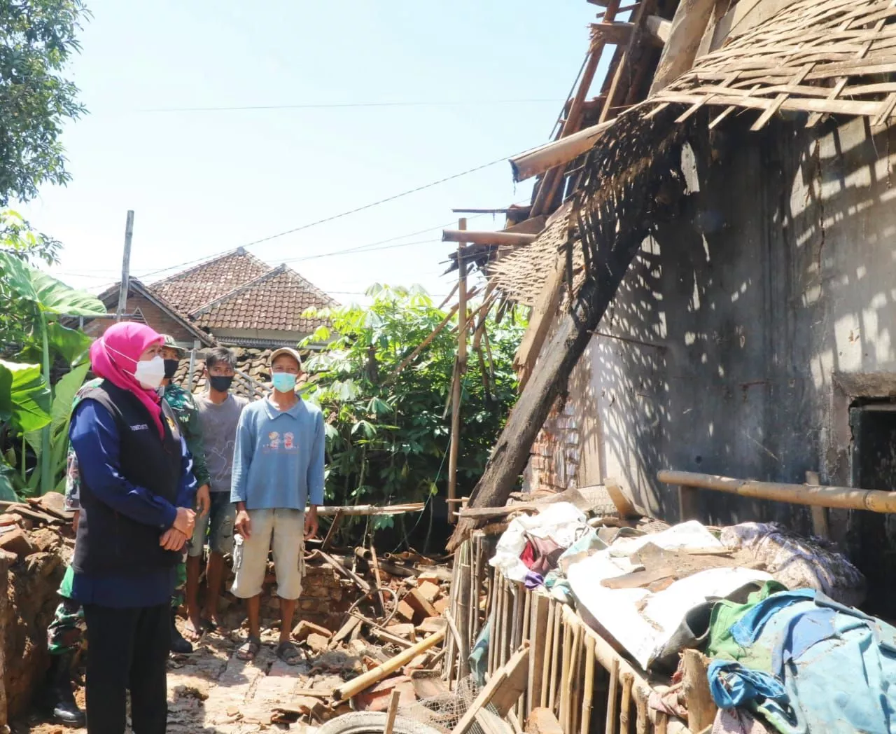 Gubernur Khofifah Tinjau Daerah Terdampak Gempa Jember