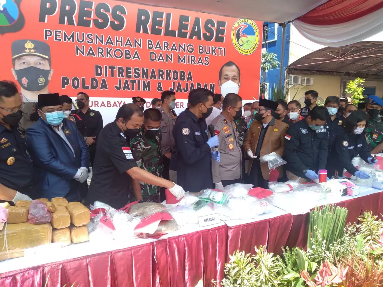 Polda Jatim Musnahkan 25 Juta Pil Koplo dan 124 Kg Sabu Hasil Tangkapan 2021
