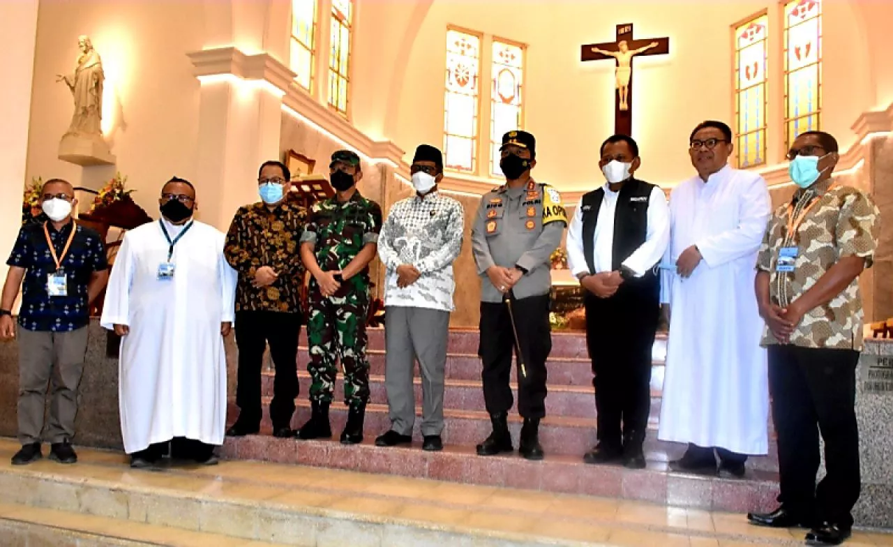 Menkopolhukam Mahfud MD Tinjau Pengamanan Gereja di Surabaya