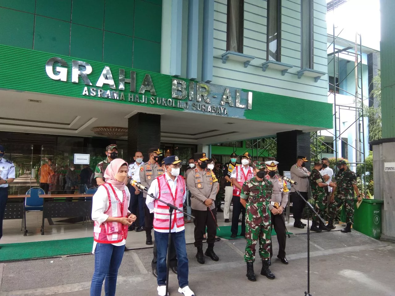Siapkan Kedatangan PMI, Menhub Budi Karya Kunjungi Asrama Haji dan Juanda