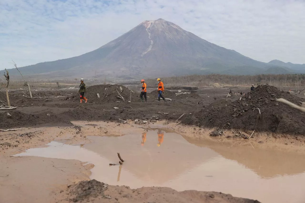 Aktivitas Meningkat, Status Gunung Semeru Dinaikkan Menjadi Siaga Level 3