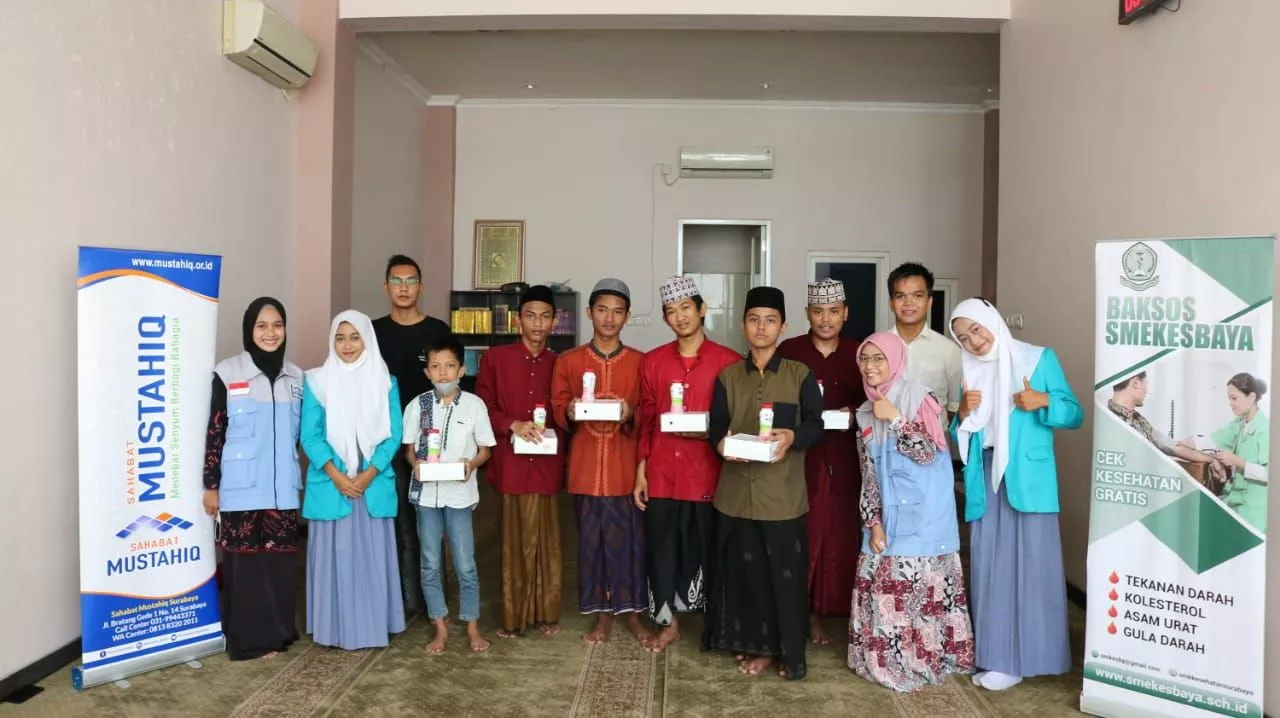 Hari Gizi, SMK Kesehatan dan Yayasan Mustahiq Berbagi Makanan ke Panti Asuhan