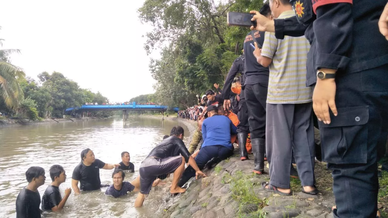 Bocah di Surabaya Tenggelam saat Bermain di Sungai Ngagel