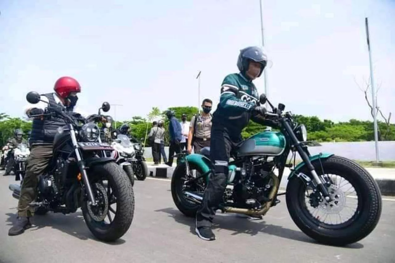 Motor dan Jaket Baru Presiden Jokowi di Sirkuit Mandalika