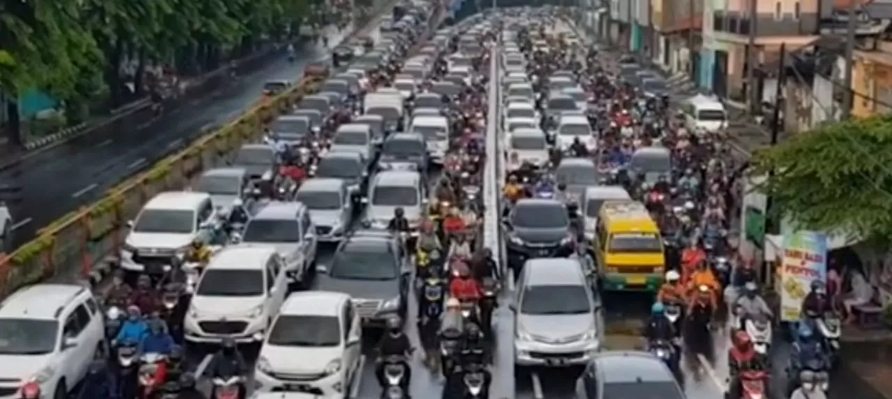 Surabaya Jadi Kota Temacet se-Indonesia, Wali Kota Eri: Macetnya Jam Kerja Aja