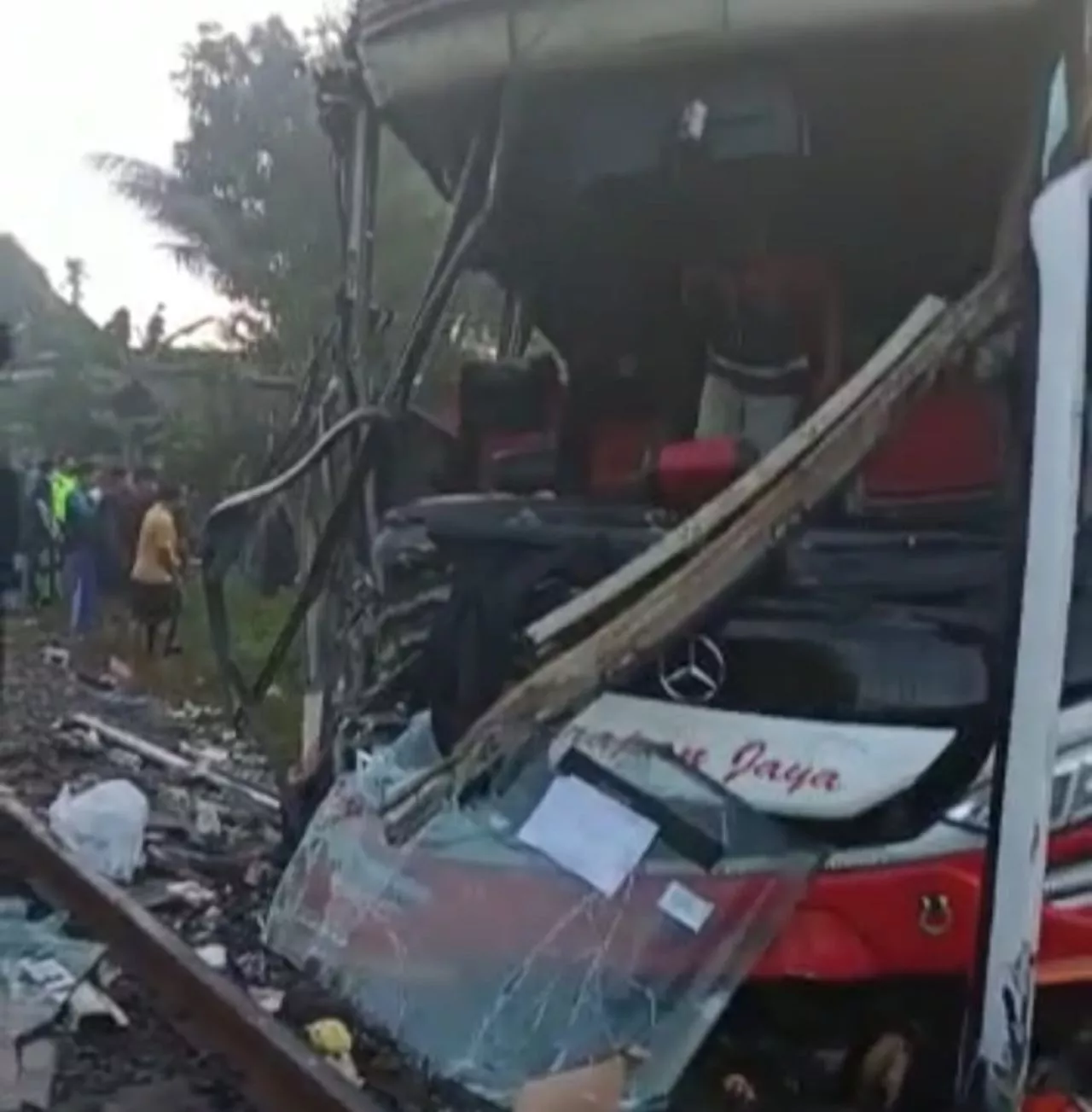 Hendak Wisata ke Jatim Park, Begini Kronologi Bus Tertabrak KA di Tulungagung