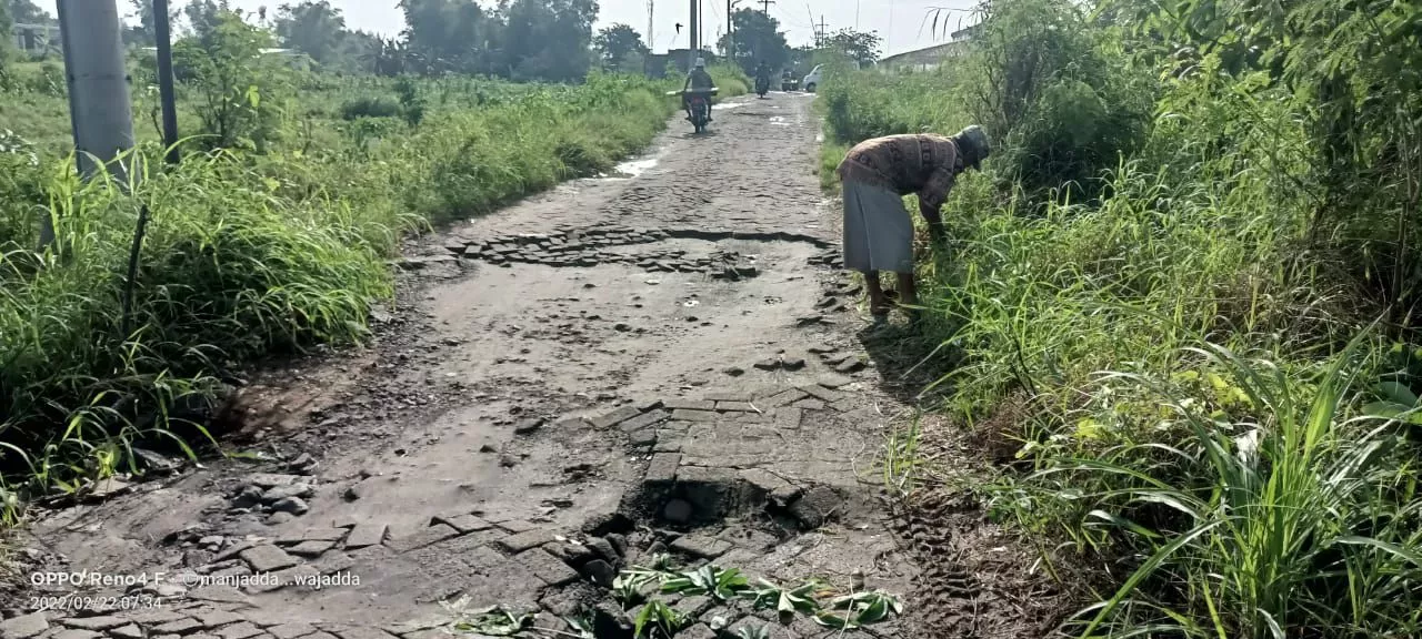Membahayakan, Akses Jalan Rusun Sumur Welut Surabaya ini Amblas dan Berlubang