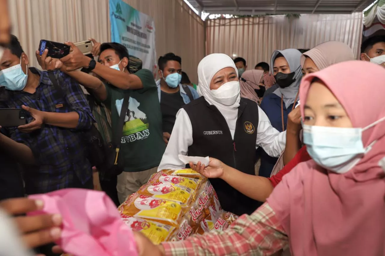 Hari Pertama Penerapan HET Minyak Goreng, Gubernur Khofifah: Jaga Pasokannya